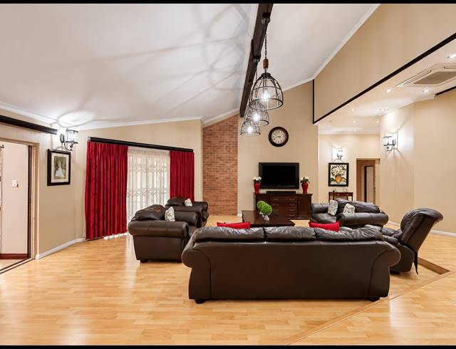 6 BEDROOM HOUSE FOR SALE IN THREE RIVERS
